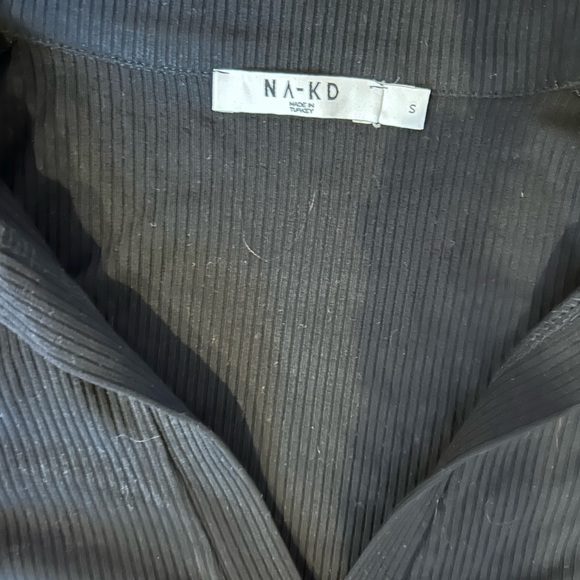 NA-KD Black Long Sleeve Ribbed Collar Detail Crop Top
Size Small - Picture 13 of 13